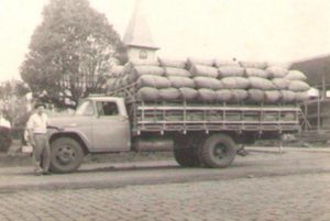 Fundador da erva-mate Pagliosa e o primeiro caminhão da empresa História da ervateira