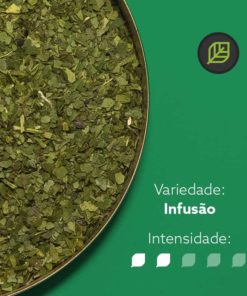 imagem com erva-mate grossa verde e fresca, em escrito infusão e 2 de 5 níveis de intensidade.