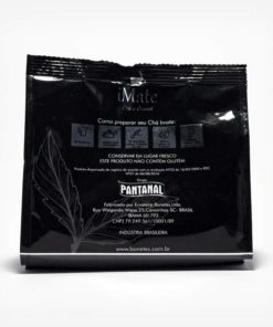 Imagem em fundo cinza claro com pacote preto trangular em escrito pantanal, para conservar em local fresco e que não contém glutém.