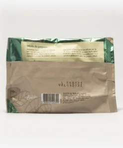 Pacote de chá mate magna em fundo cinza claro de costas. Pacote com tons de marrom com verde. Modo de preparo disponível na descrição do produto.