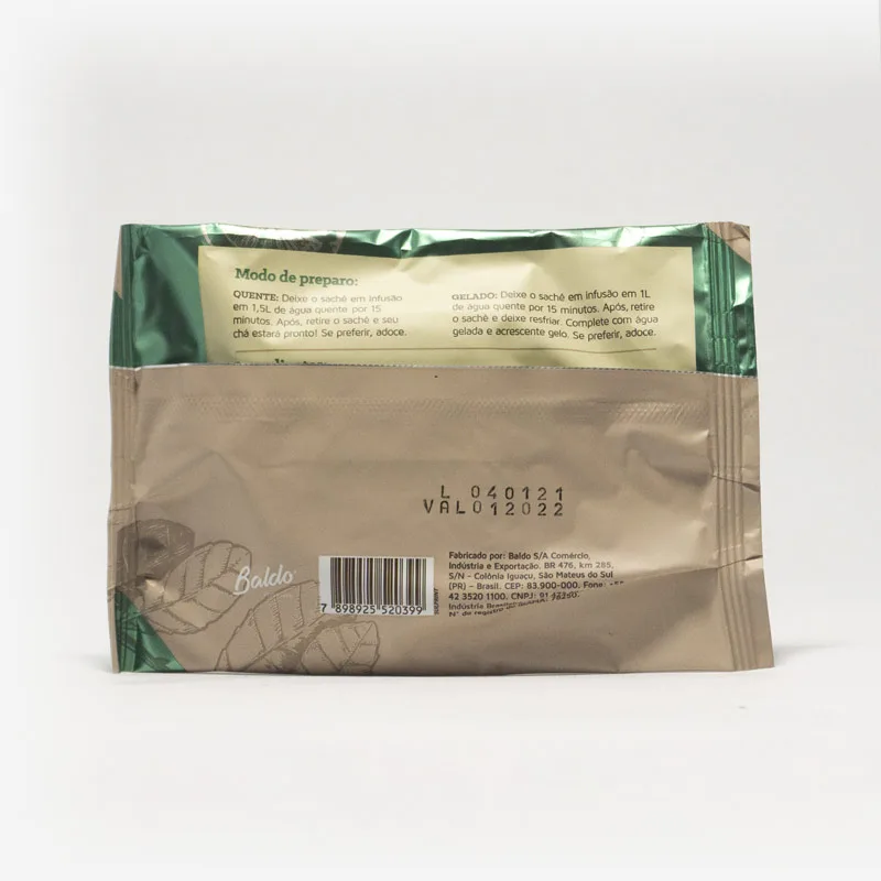 Pacote de chá mate magna em fundo cinza claro de costas. Pacote com tons de marrom com verde. Modo de preparo disponível na descrição do produto.