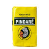 Pacote de erva-mate Pindaré Export padrão Uruguaio. Pacote amarelo em fundo branco. Em escrito: Yerba Mate Pindaré com logo sendo um rosto de um homem indígena com cucar branco.