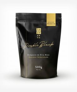 Pacote de erva-mate black, na cor preta em fundo branco, com poucas inscrições. Em escrito: Composto de erva-mate qualidade premium Black Erva.. Tereré Double Black PREMIUM. 500 gramas.